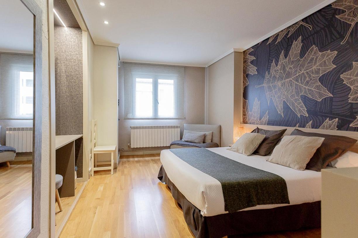 Hostal Rodas Pampelune Extérieur photo