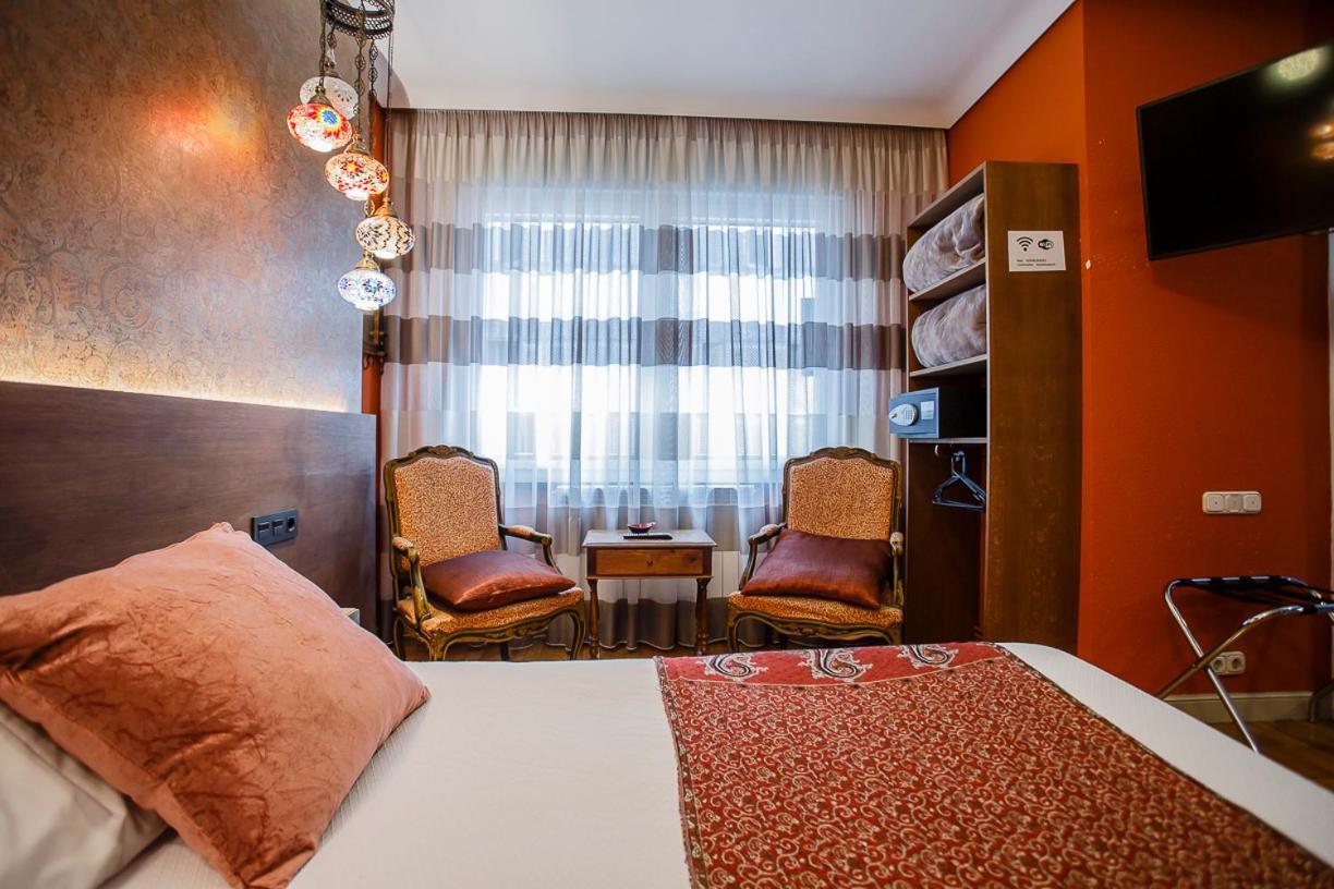 Hostal Rodas Pampelune Extérieur photo
