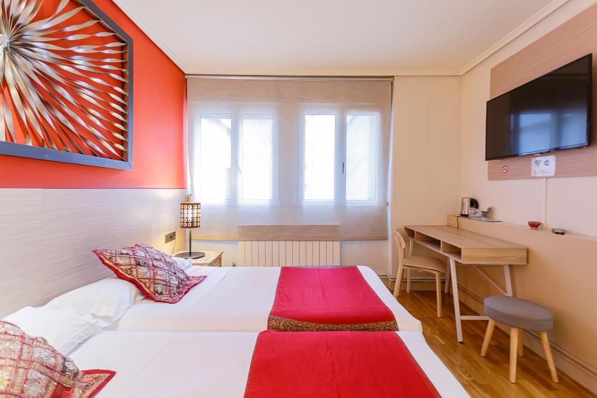 Hostal Rodas Pampelune Extérieur photo