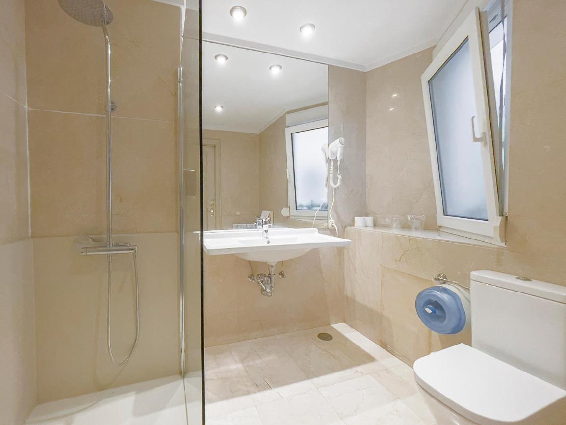 Hostal Rodas Pampelune Extérieur photo