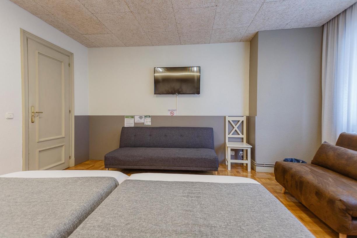 Hostal Rodas Pampelune Extérieur photo